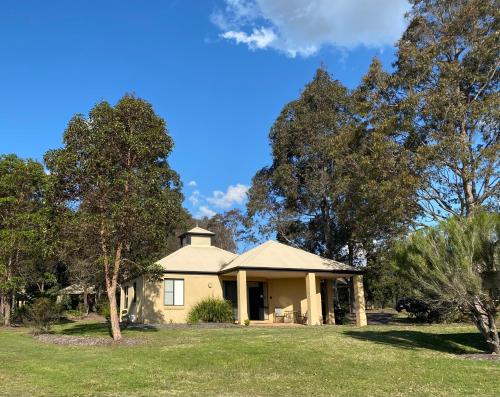 Exterior view of Beautiful Villa in the heart of the Hunter Valley