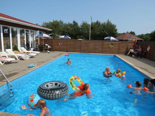 สระว่ายน้ำ, Holme A Camping & Cottages in ฮอฟเบิร์ก