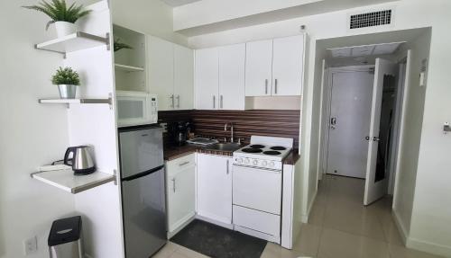 Miami Beach Suncoast apartments VII - image 11