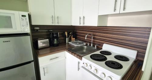 Miami Beach Suncoast apartments VII - image 13
