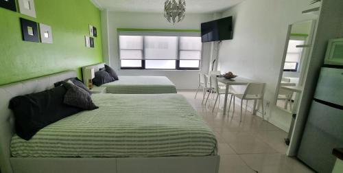 Miami Beach Suncoast apartments VII - image 8