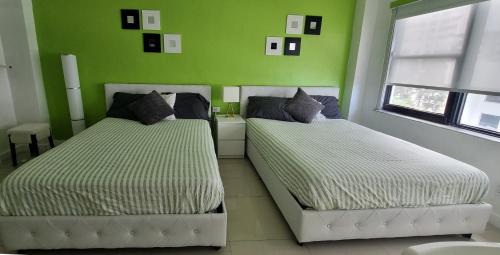 Miami Beach Suncoast apartments VII - image 5