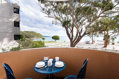 Columbia, 3 12 Columbia Close - large unit with fantastic water views and wifi