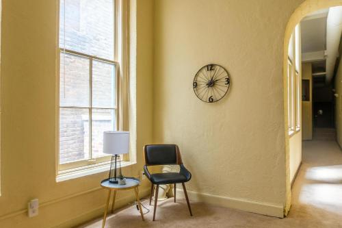Walkable 1BR Apt Downtown by Frontdesk - image 10