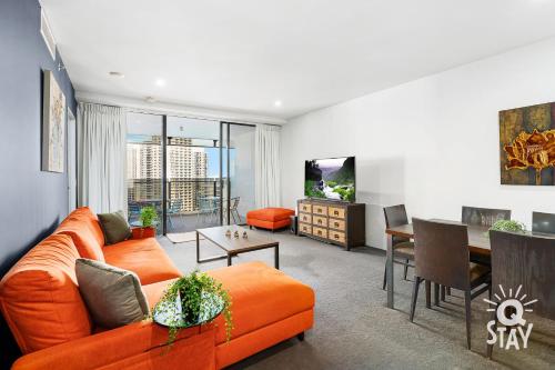 Circle on Cavill, 1 Bedroom Ocean Family Apartment Surfers Paradise