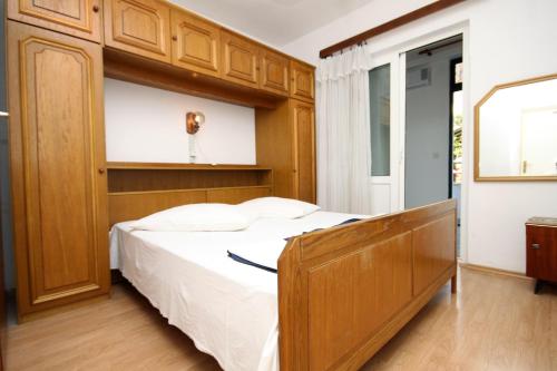 Apartments and rooms with parking space Makarska - 9128 - main image