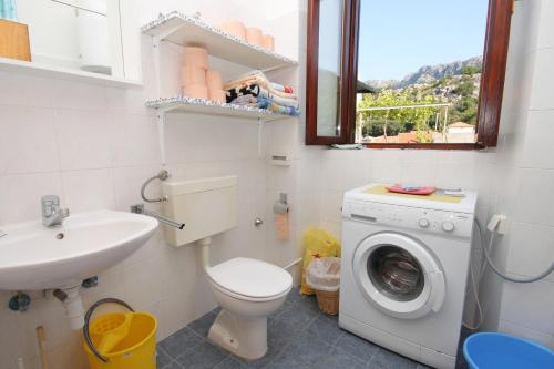 Three-Bedroom Holiday Home  image 6