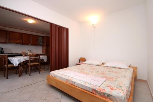 Apartments by the sea Prigradica, Korcula - 9141