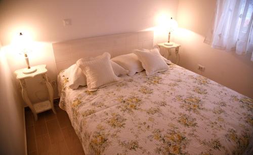 Apartments by the sea Sevid Trogir - 9125 - image 3