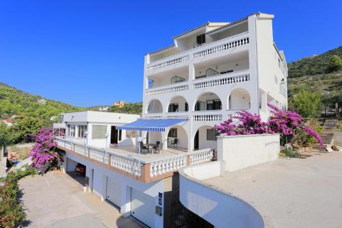  Apartments by the sea Marina, Trogir - 9035 in Marina