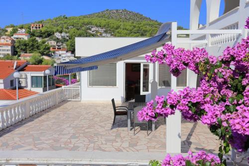Apartments by the sea Marina Trogir - 9035 - image 10
