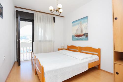 Apartments by the sea Marina Trogir - 9035 - image 13
