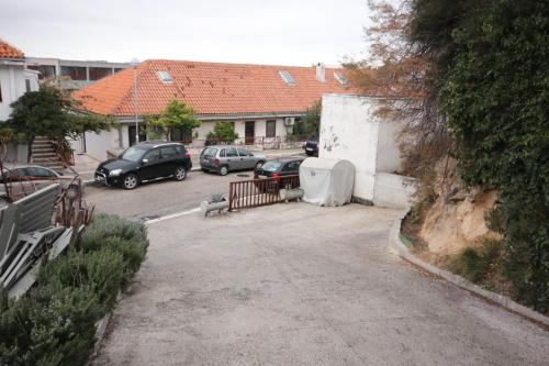 Apartments with a parking space Split - 8925 - image 8