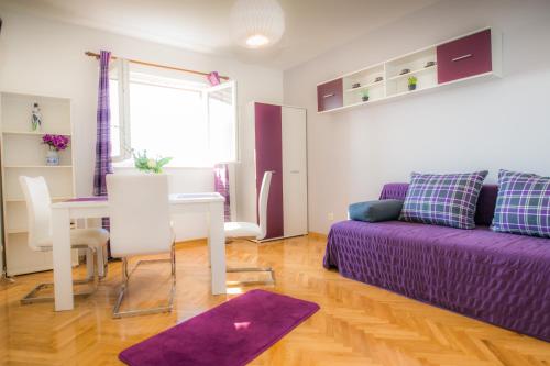 Apartments with a parking space Split - 8925 - image 13