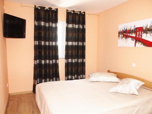 Apartments with parking space Makarska - 9129 - image 5