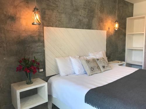Suite Queen with Balcony and Pool View image 3