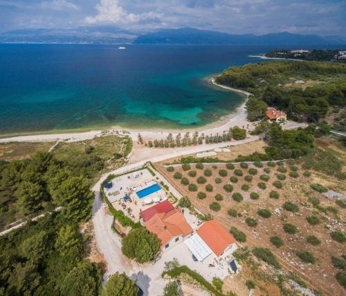 Beachfront House Mir with private pool and jacuzzi right at the beach in beautiful bay in Mirca - Brac 