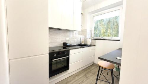 Great Life - apartment next to metro station, Warszawa (zdjęcie 10)