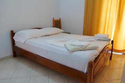 Double Room with Balcony image 8