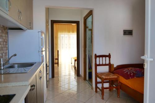 One-Bedroom Apartment image 3