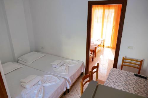 One-Bedroom Apartment image 6