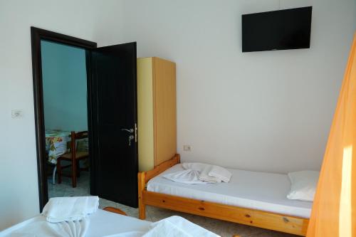 One-Bedroom Apartment image 7