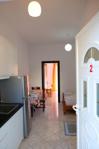 One-Bedroom Apartment image 9