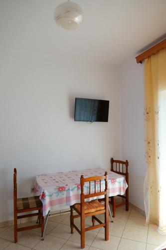 Double Room with Balcony image 3