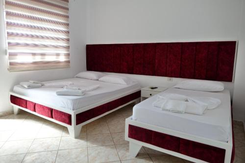 Triple Room with Balcony image 8