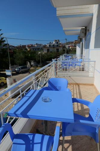 Double Room with Balcony image 5