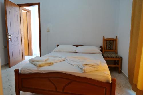 Double Room with Balcony image 6
