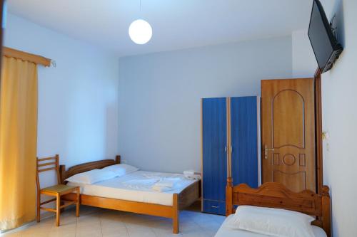 Triple Room with Balcony image 7