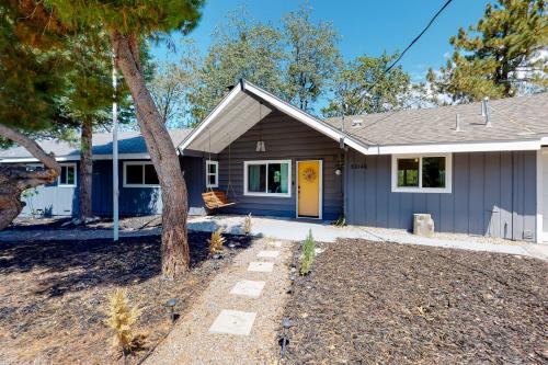 Golden Leaf Charmer in Idyllwild, USA