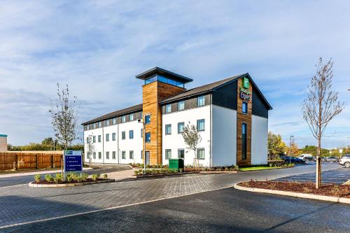 Holiday Inn Express Cambridge, an IHG Hotel