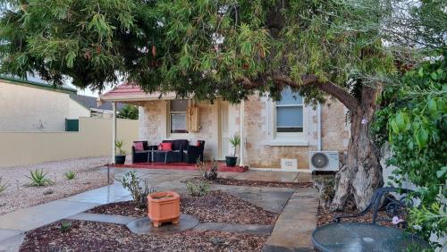 Charming 100 yr old cottage in the heart of Moonta Moonta