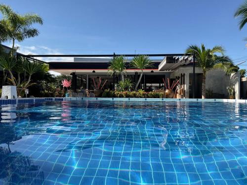 Swimming pool, Sunset resorts and bar in Phetchabun