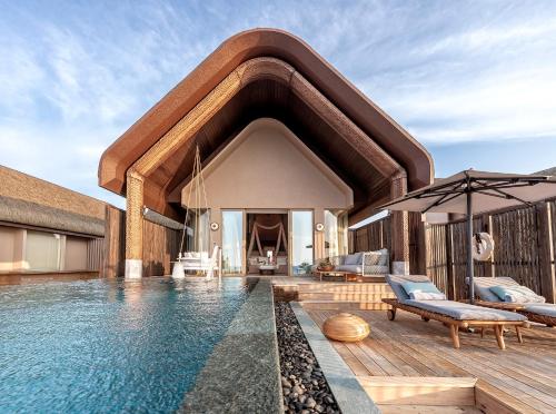 Úszómedence, JOALI BEING in Raa-korallzátony