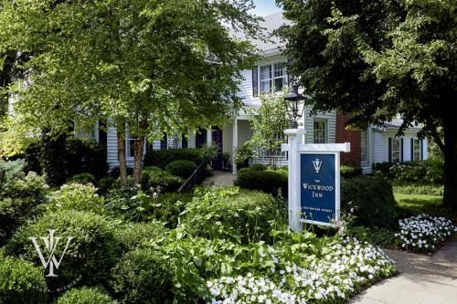 Wickwood Inn - Accommodation - Saugatuck