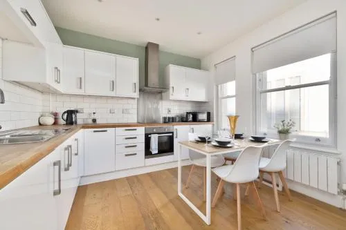 The i360 flat, penthouse, sea view, large private roof terrace, central Brighton 2 bedroom flat photo 2