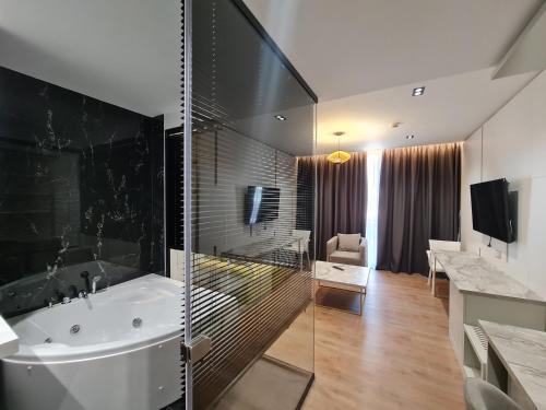 Suite, family, sea side