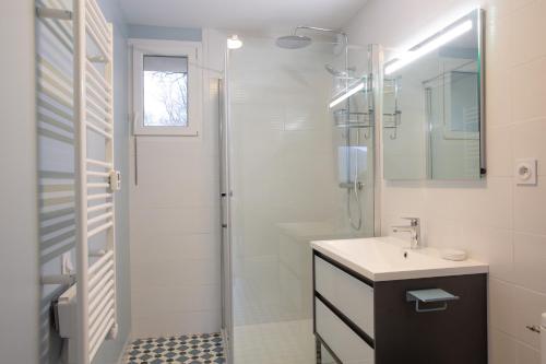 淋浴間, Gîte de la Moulinquié (Gite de la Moulinquie) in 聖西爾居