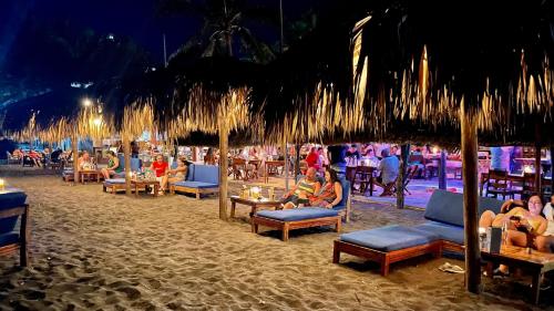 Pub/Lounge, Johnnys Place Hotel in Monterrico