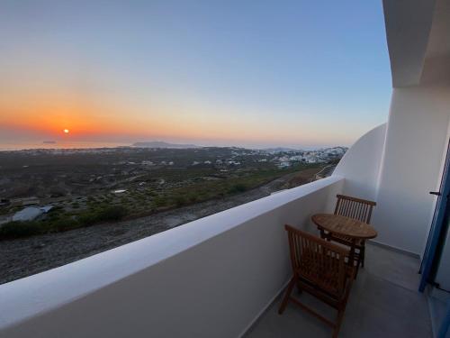 Erkély/terasz, ENA suites Santorini in Moni Profitou Iliou