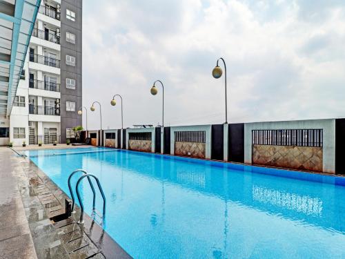 Swimming pool, Super OYO Capital O 91631 M-square Apartement in Soekarno Hatta Bypass