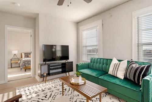. Chic Downtown Waco Apartment