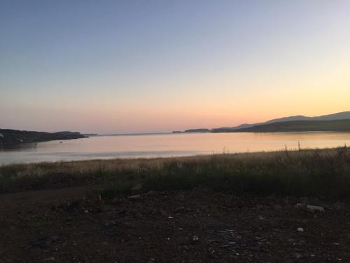 Loch Caroy Bay Cottage in Ose