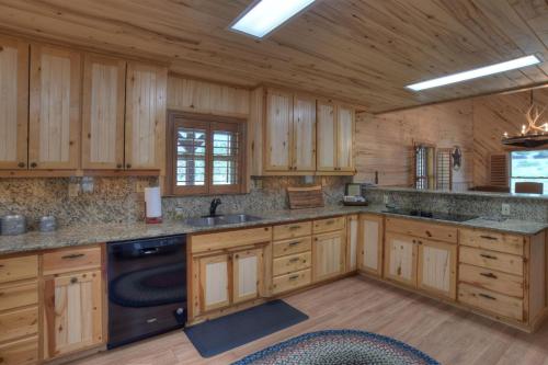 Rustic A Cabin thumb 3