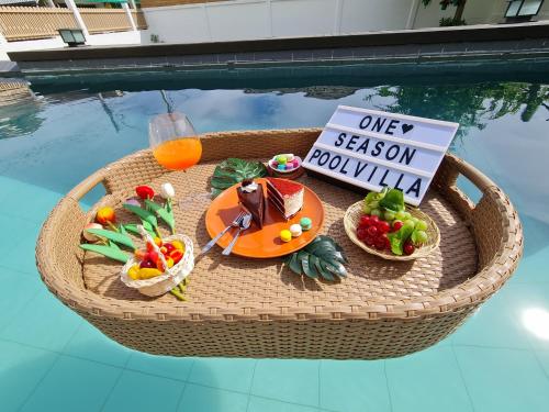 One season poolvilla