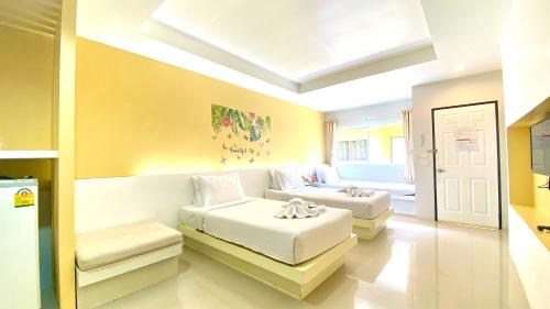 room detail thumbnail 1