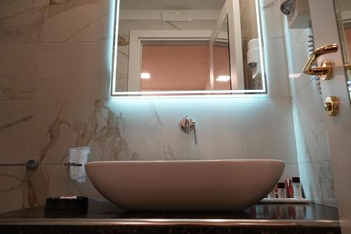 Hotel Art Resort Galleria Umberto - image 2